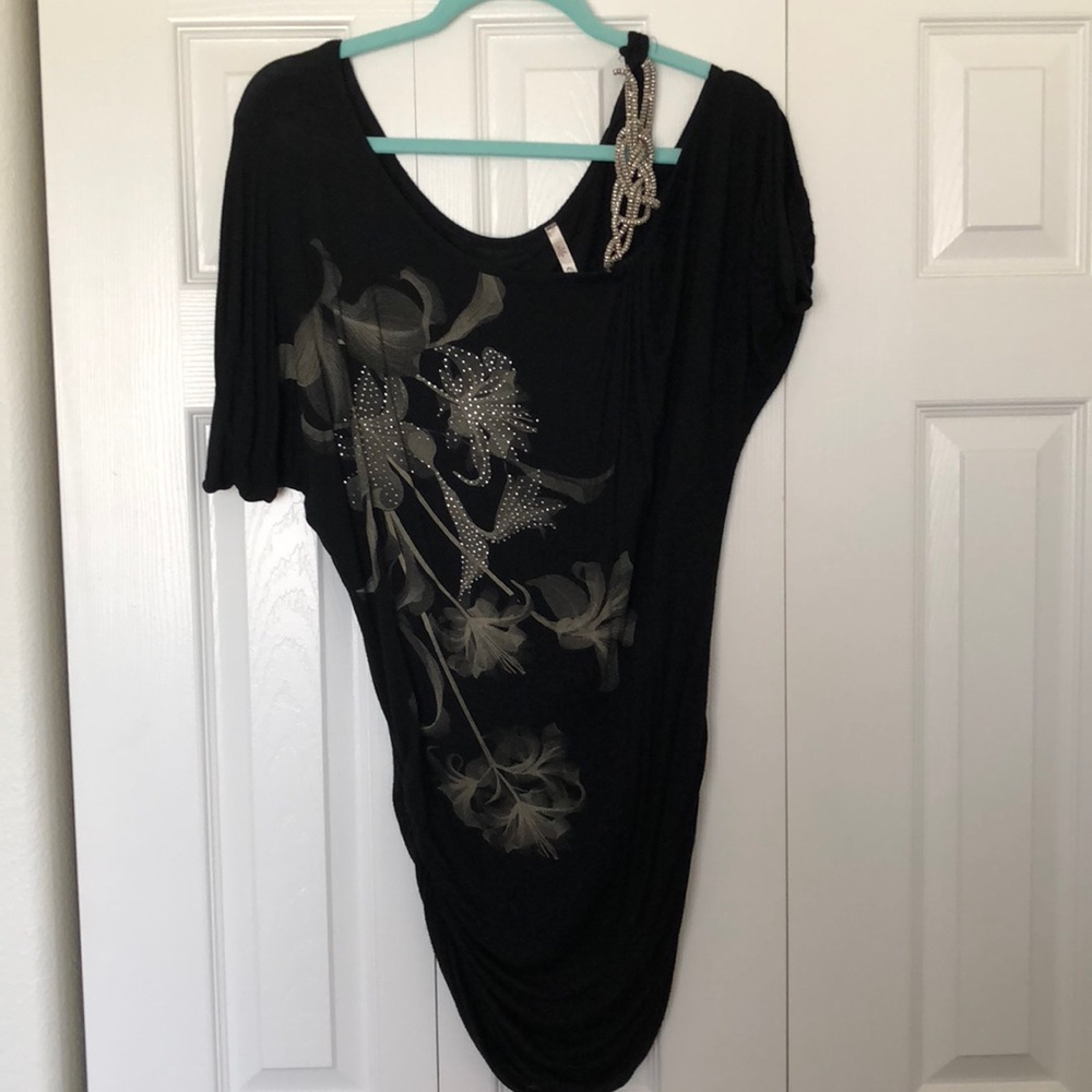 Black top with one sleeve design